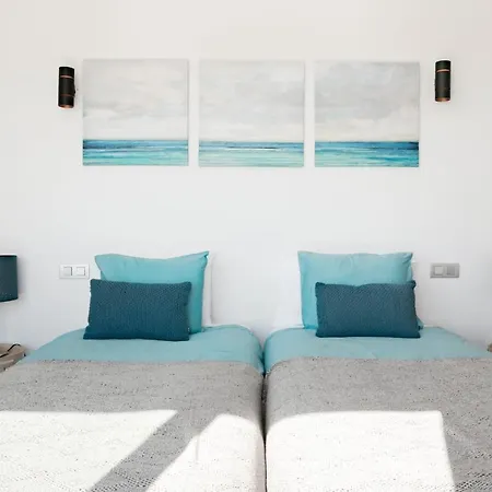 Tranquil Modern With Private Salt-water Pool *
