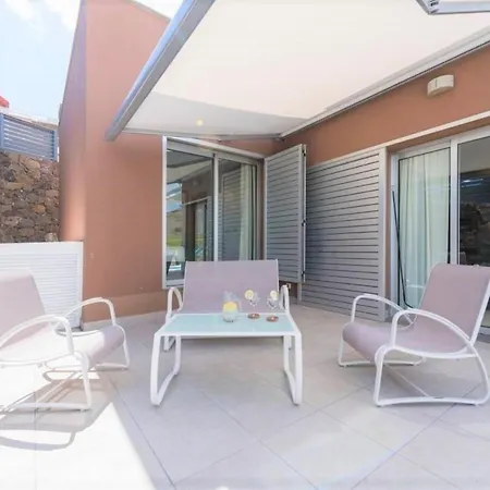 Tranquil Modern With Private Salt-water Pool